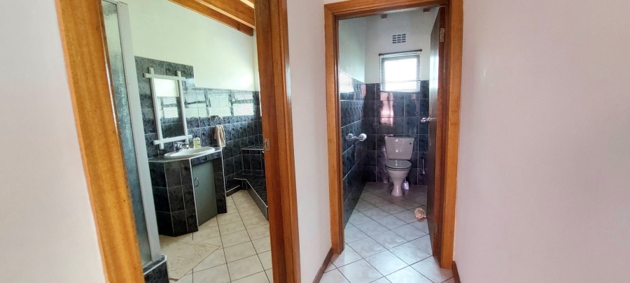 5 Bedroom Property for Sale in Sunrise On Sea Eastern Cape